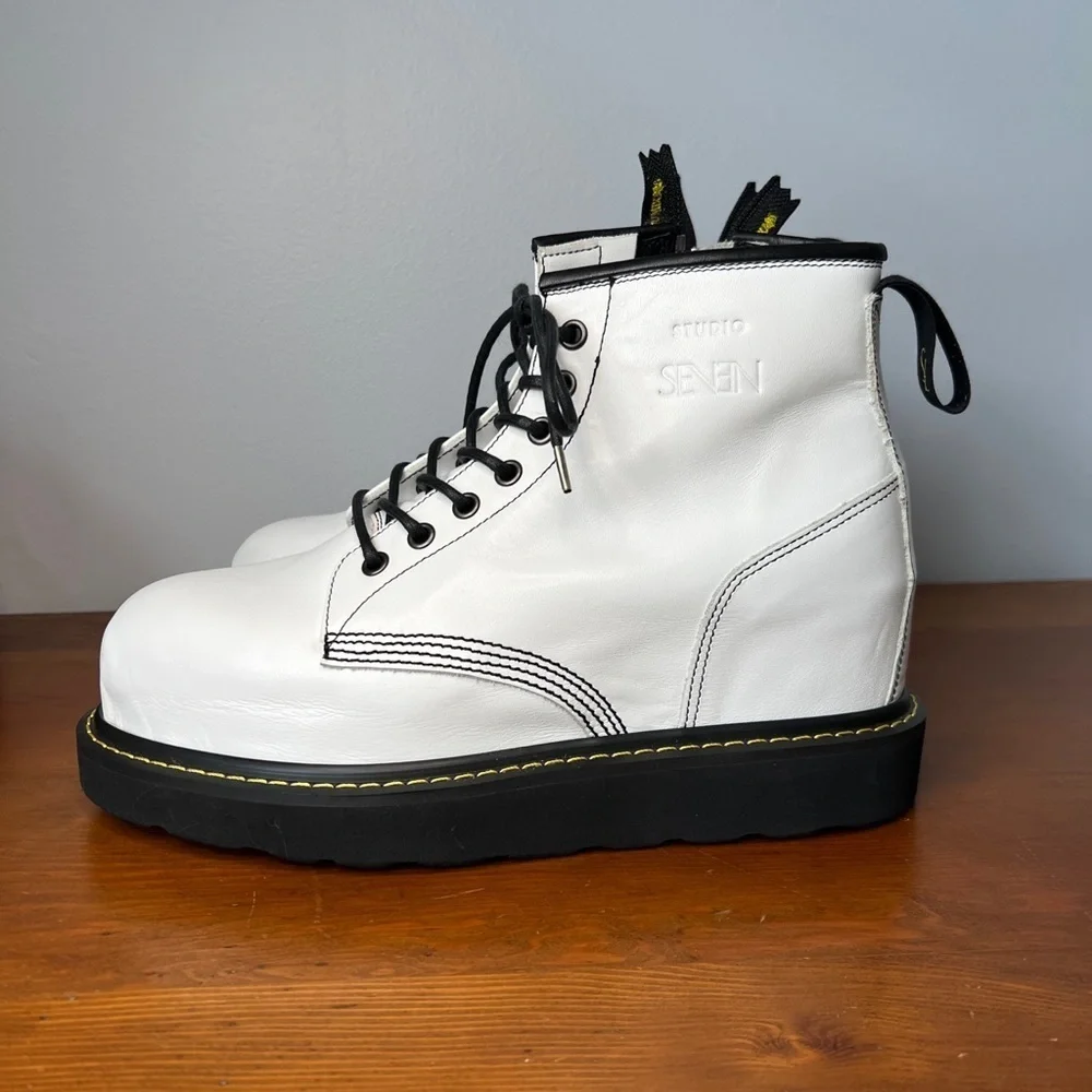 MIHARA YASUHIRO SEVEN Men’s 8.5 •  White Platform Heeled Lace Up Boots.